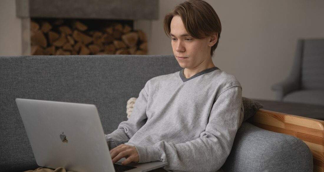 Séjour linguistique Jeune Anglais en ligne pour étudiant France
