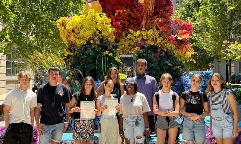 Cours d'anglais en extérieur à Washington Square Park